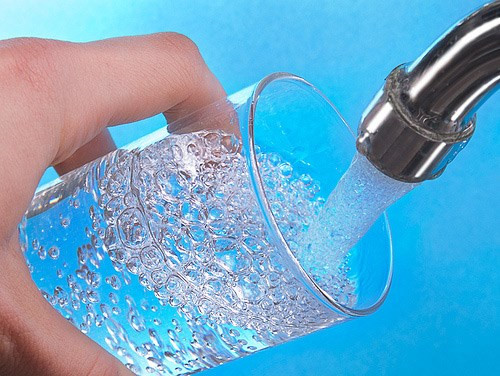Nên uống nước bao nhiêu mỗi ngày?
