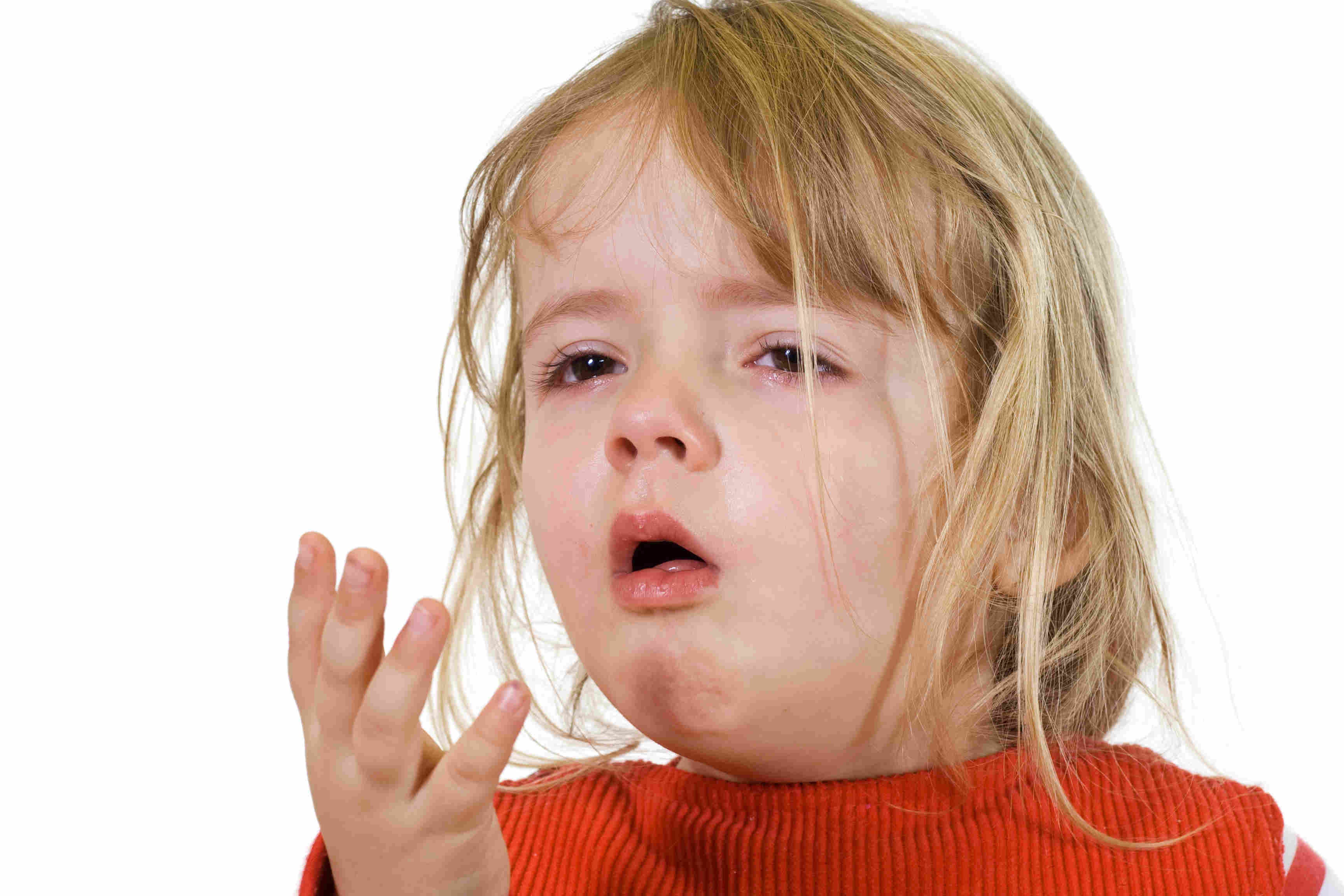 Khi mắc cảm cúm trẻ có thể bị sốt, nghẹt mũi, đau họng, ho, hắt hơi, nhức mỏi toàn thân và bị nổi mẩn đỏ