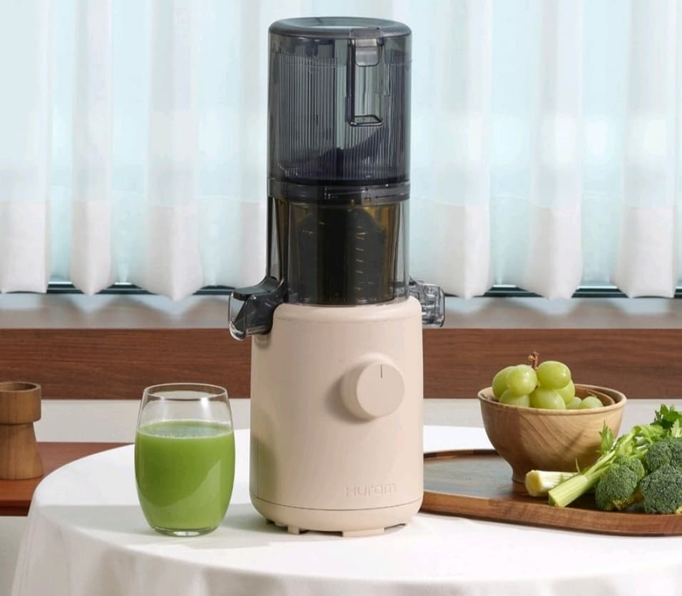 Máy ép chậm Hurom H310 với màu sắc nhẹ nhàng